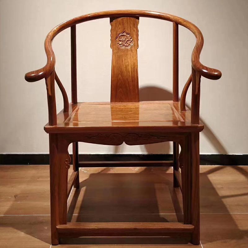 Poltrona cinese retrò in legno massello