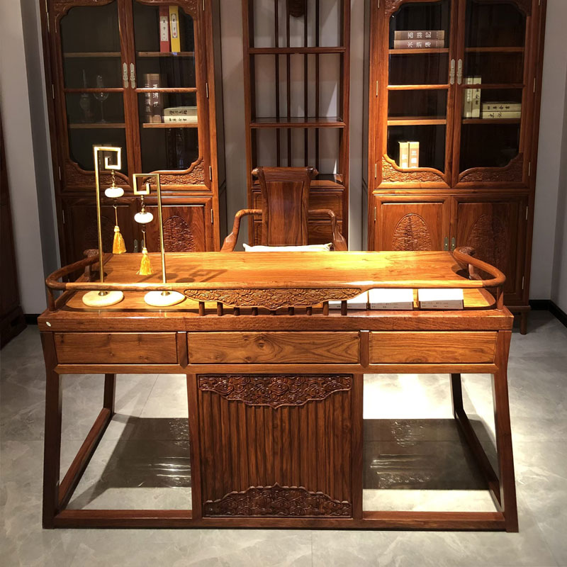Scrivania in stile classico in legno massello